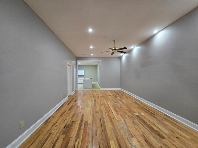 Photo - 900 Race Track Rd