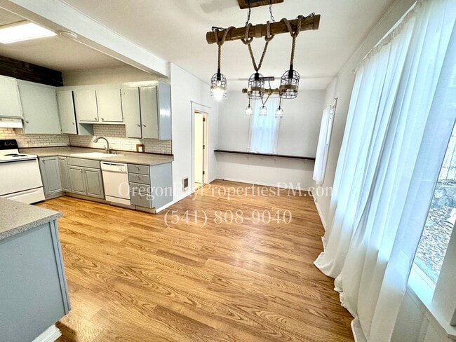 Photo - 1596 McPherson Ave
