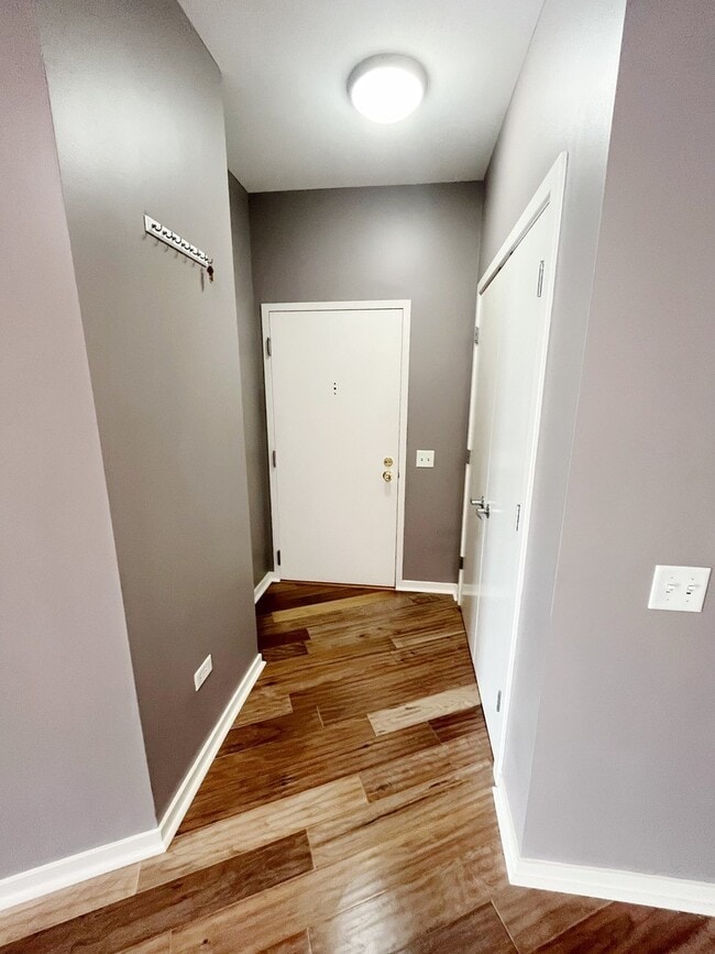 Photo - 1075 W Roosevelt Rd Unit 303