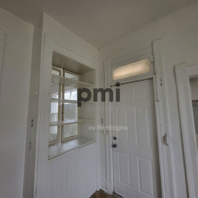 Photo - 895 W Leafland Ave