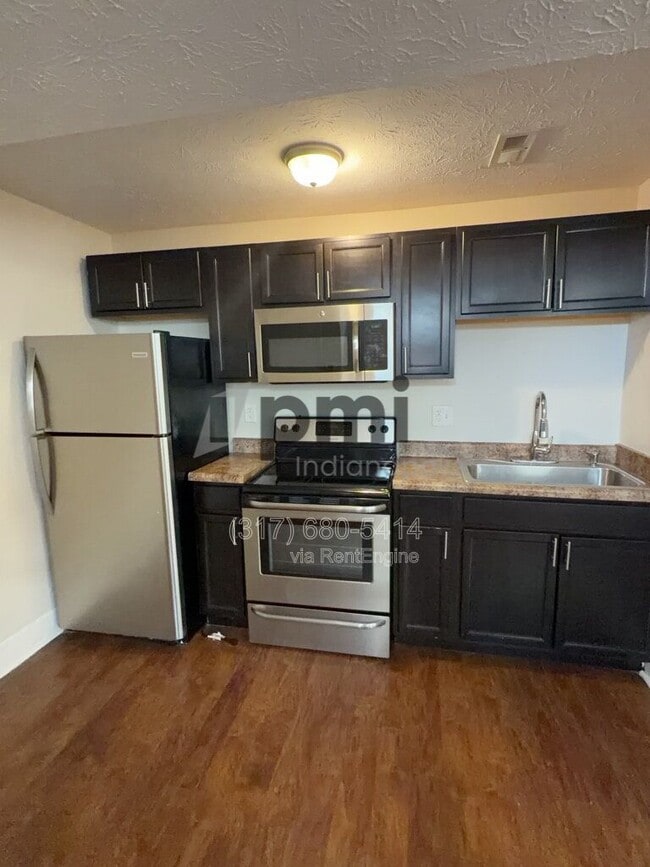 Building Photo - 1 W 28th St Unit B3