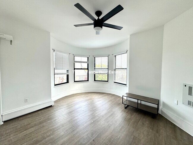 Building Photo - 1510 Tremont St Unit 3