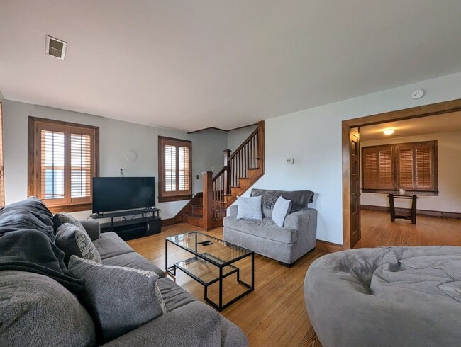 Photo - 3-Bedroom Gem with Master Suite and Detach...
