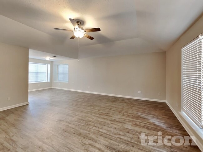 Photo - 2407 Springridge Dr