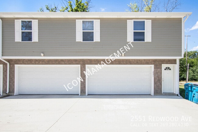 Photo - 2551 Redwood Ave