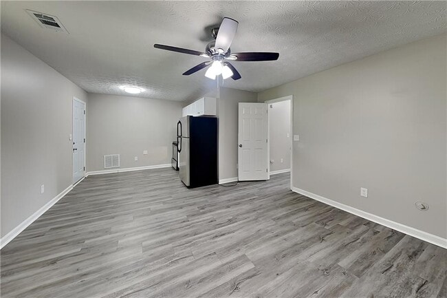 Photo - 658 Castlebrooke Way SE