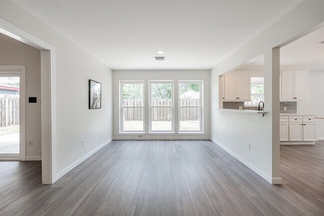 Photo - 6215 Portal Dr