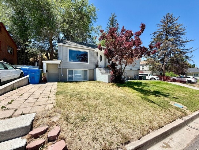 Building Photo - 9-7 Foothill Blvd Unit 7 Foothill Blvd - Downstairs