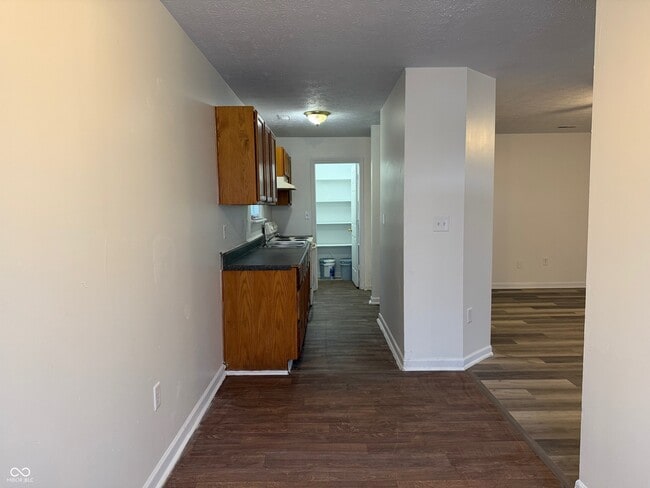 Photo - 4930 Elliott Ave