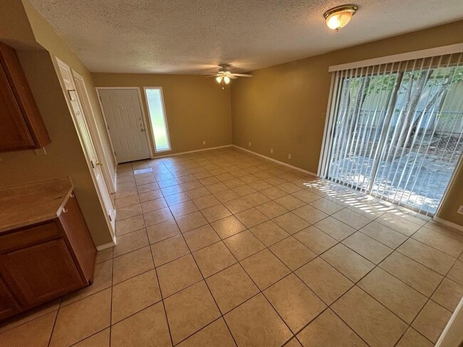 Photo - 417 Live Oak St