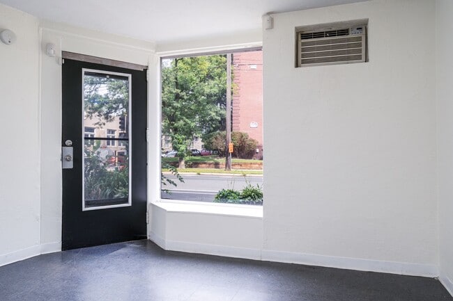 2401 Dupont Ave S