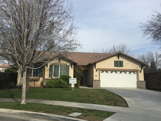 Building Photo - 4 Bedroom 2.5 Bathroom in SW Visalia!!