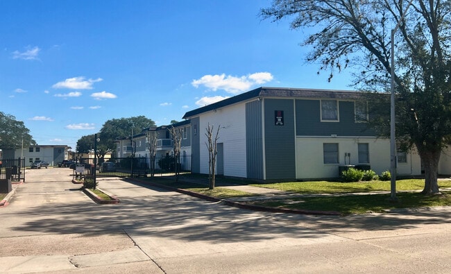 Entrance- Front Gate - Tiger Den Apartments