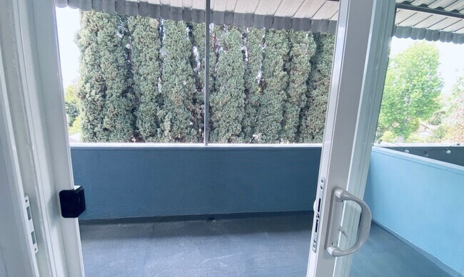 Photo - 13860 Burbank Blvd