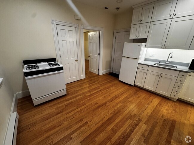 Building Photo - 29 Revere St Unit 1 Rental