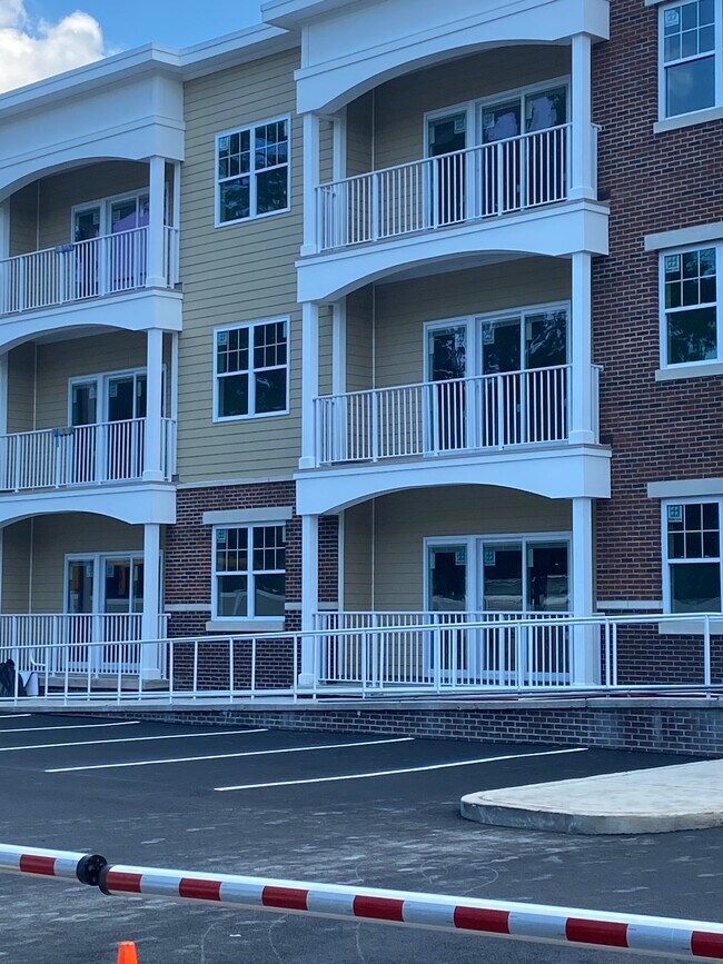Oak Street Park Apartments For Rent in Rochelle Park, NJ