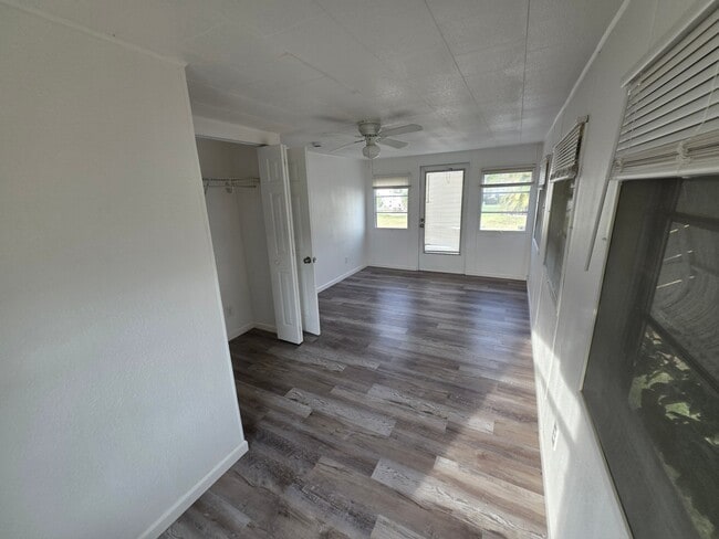 Photo - 900 9th Ave E