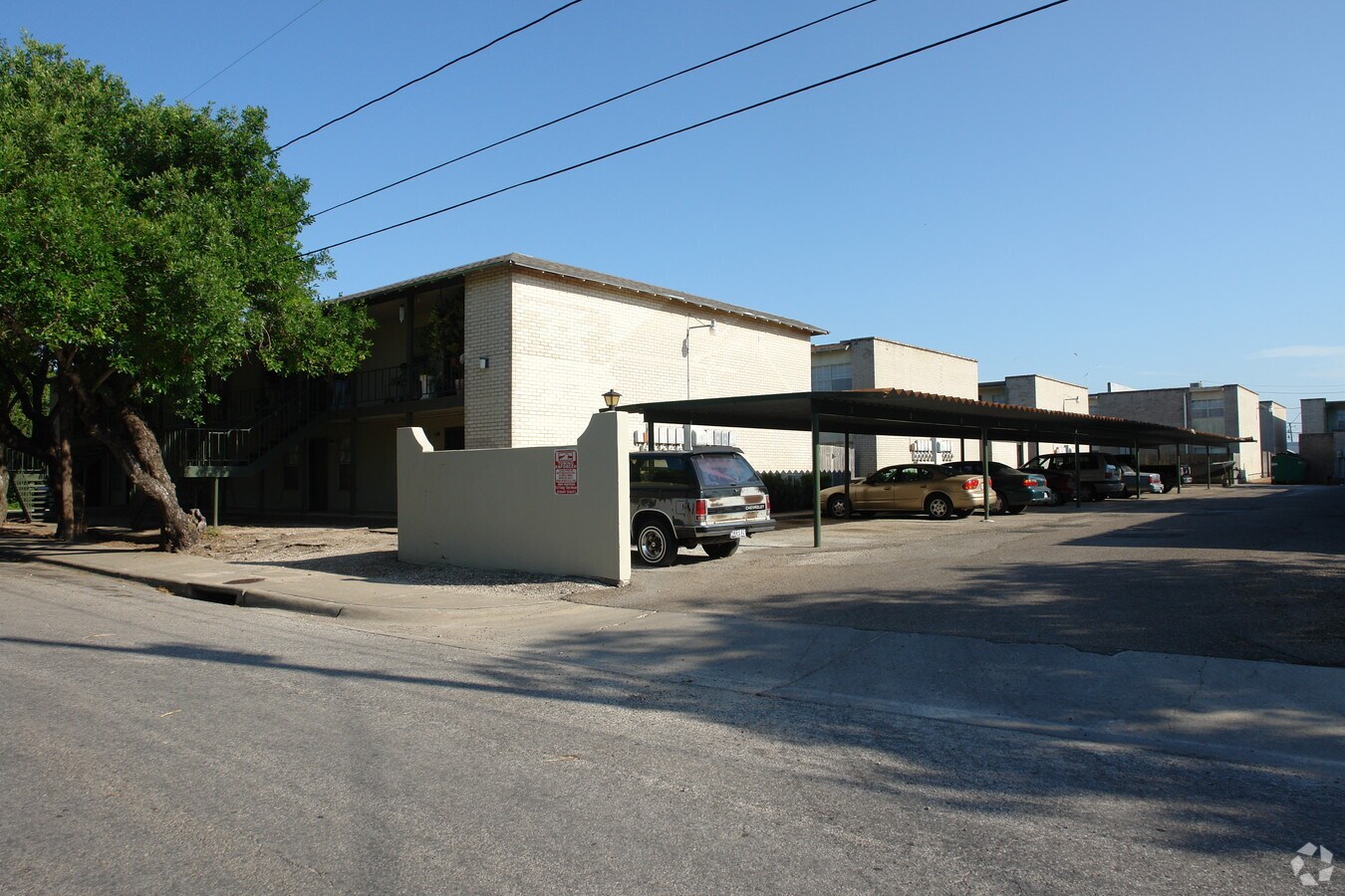 Town & Country Apartments - Town & Country Apartments