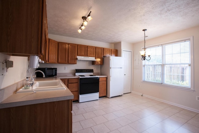 Photo - 10502 Guilderland Ct