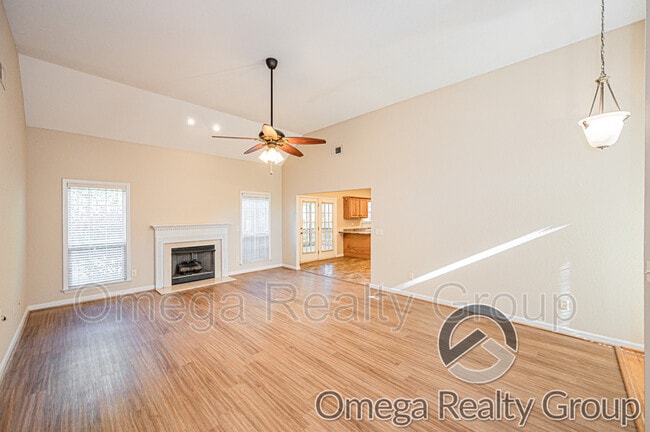 Photo - 205 Stonehaven Trace