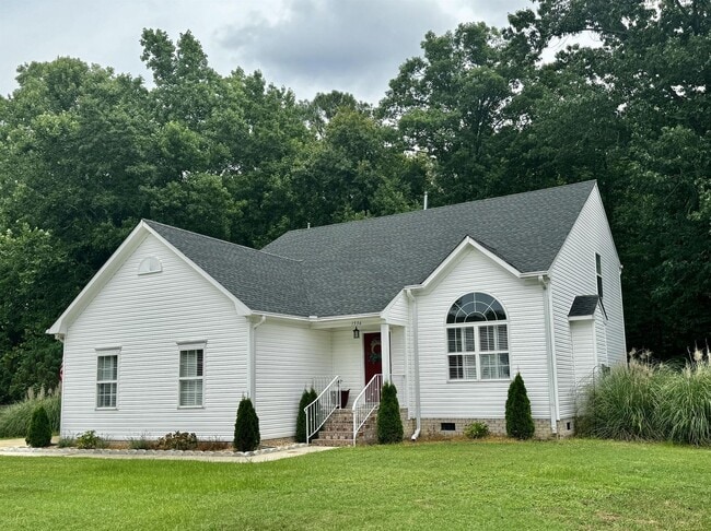 Beautiful 3 bed, 2.5 bath home with a spac... - Beautiful 3 bed, 2.5 bath home with a spac...