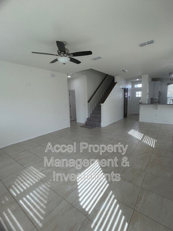 Photo - 2325 N Peking St