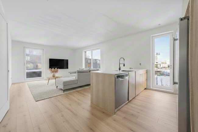 Photo - 1035 Commonwealth Ave Unidad 311