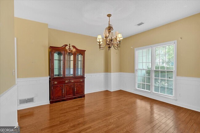 Photo - 3525 Sir Johns Ct NW