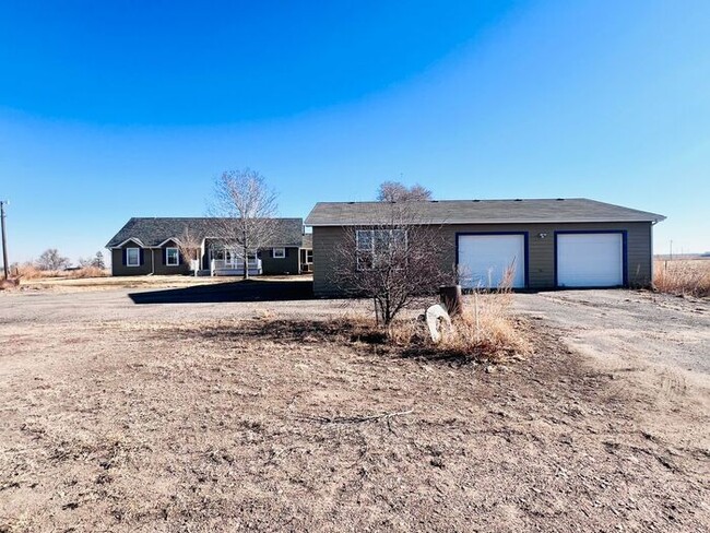 Country Living!! 3bd 2.5ba Home, with Larg... - Country Living!! 3bd 2.5ba Home, with Larg...