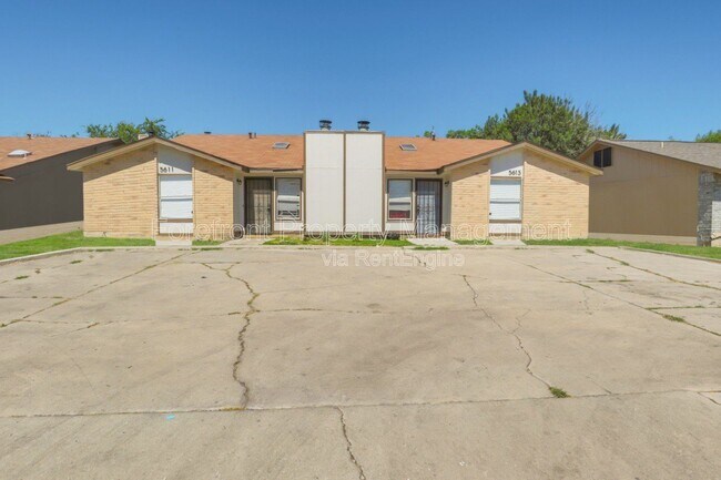 Photo - 5613 Lochmoor