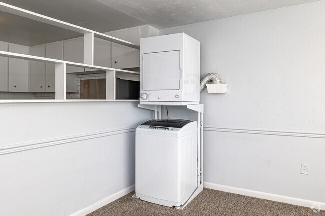 2 BR - 1 BA - 810SF - Laundry - Knight Apartments in Downtown Greeley