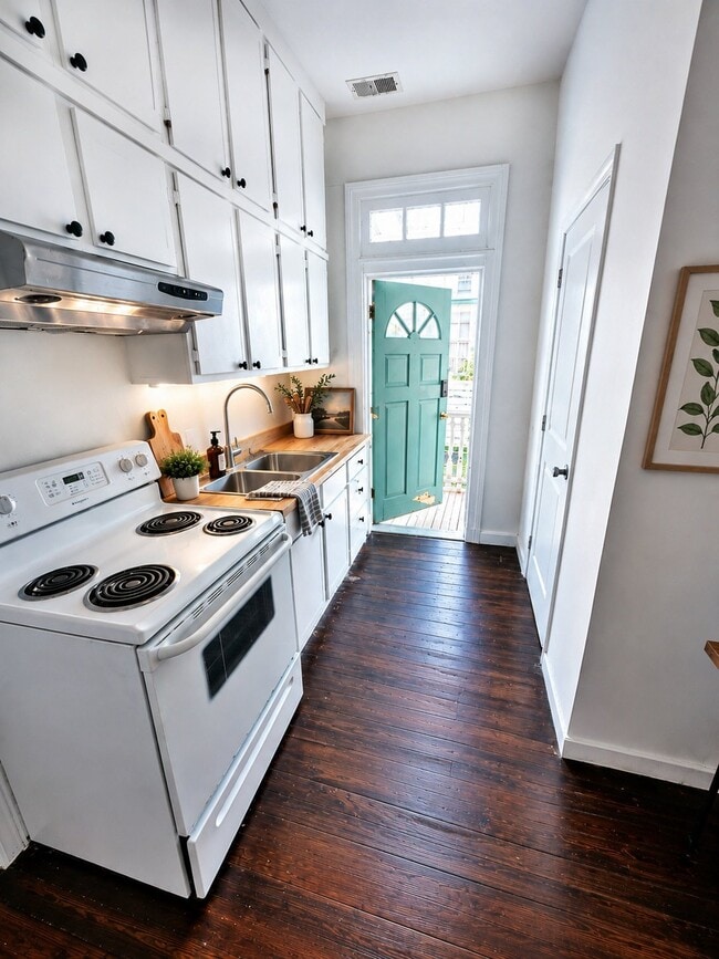 201 Spring St