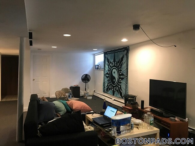 Building Photo - 878 Huntington Ave Unit 1