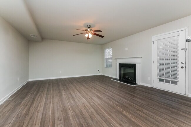 Photo - 405 Invector Ct