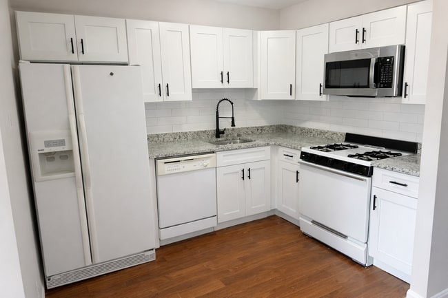 Photo - 8034 Craig St