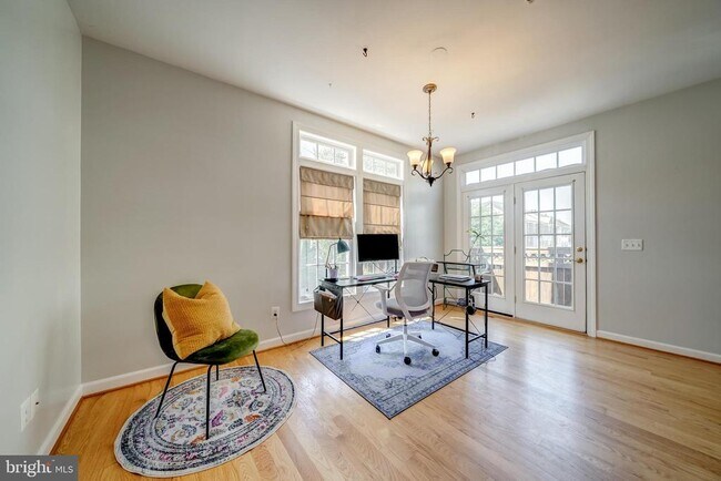 Photo - 921 Harrison Cir