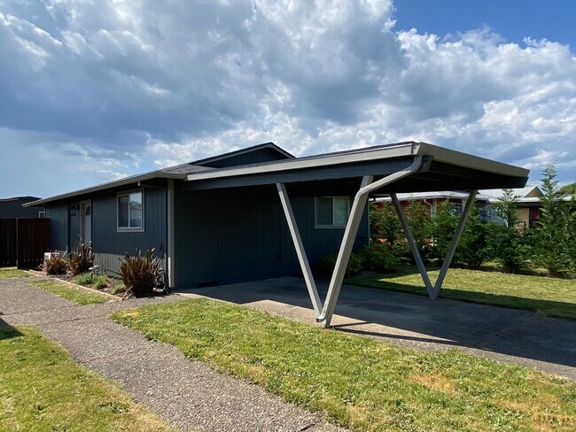 Photo - 625 NW Fenton St House