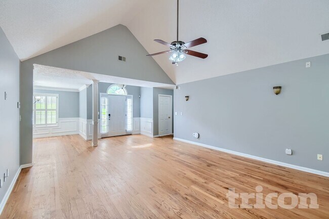 Photo - 390 River Point Dr