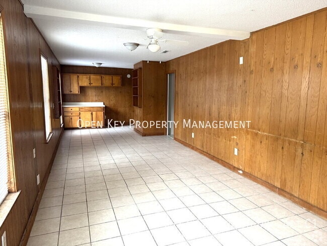Building Photo - 702 S Edgewood Dr Unit C1 Rental