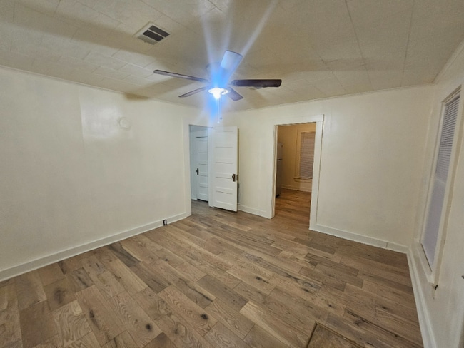 Building Photo - 321 W Elm St