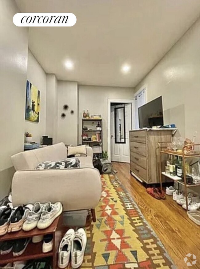 Building Photo - 338 E 65th St Rental