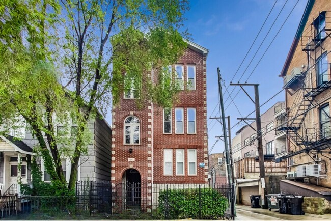 Photo - 1547 W Augusta Blvd Condo Unit L