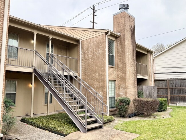 Building Photo - 700 Thicket Ln Unit 406