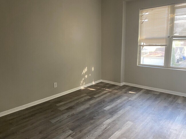 Photo - 7614 S Maryland Ave Unit 2