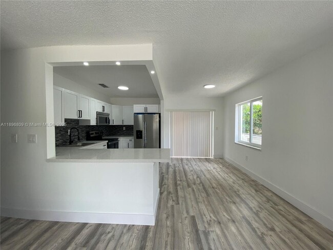 Photo - 46 NW 44th St Unidad 46