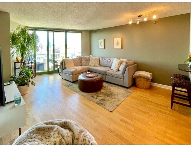 Photo - 111 W Maple St Unit 1605