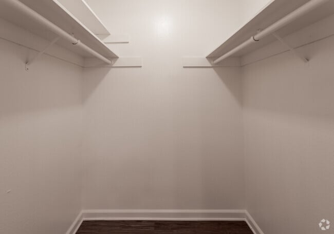 2BR, 2BA - 900 SF