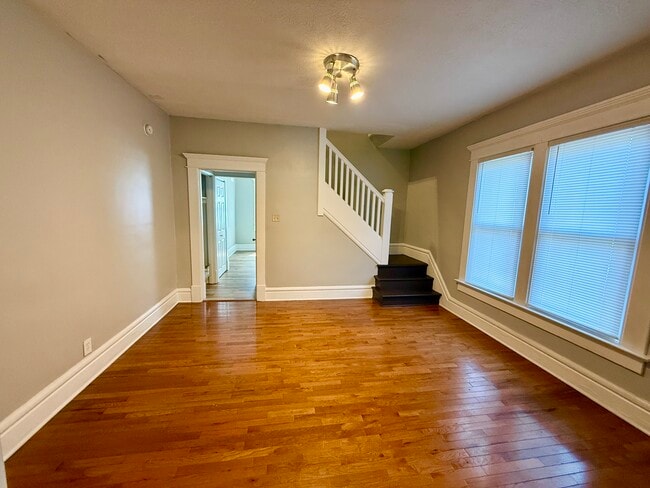 Photo - 325 Clinton St