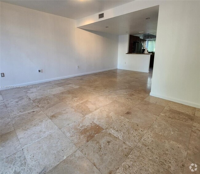 Building Photo - 1914 SW 17th Ave Unit 24 Rental