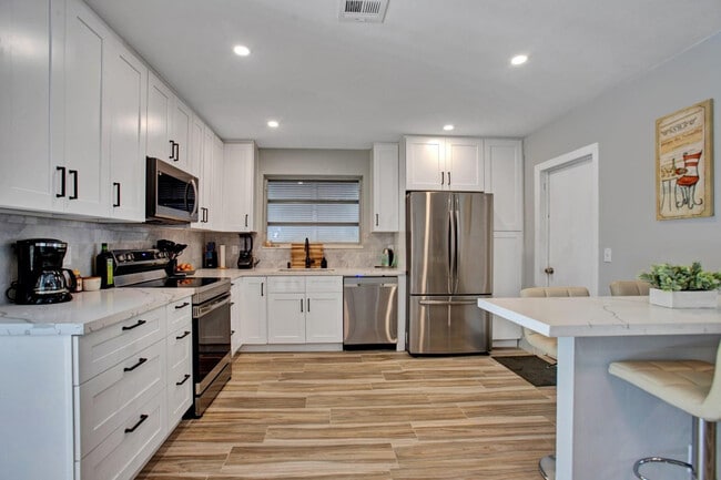 Photo - 2632 Madison St